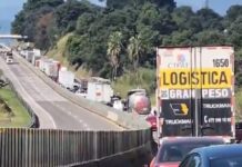 Paro nacional de transportistas amenaza con colapsar carreteras en México este lunes
