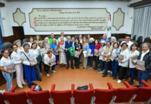 Recibe Alberto Islas a turistas brasileños .