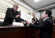 Reconoce Cabildo trayectoria y logros de Daniel Aceves .