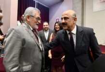 Asiste Alberto Islas a comparecencia de Ricardo Ahued.