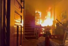 Manifestantes vandalizan y queman el Palacio Municipal de Apatzingán en Michoacán