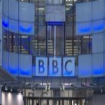 Donald Trump persiste con amenaza de demanda millonaria a la BBC .