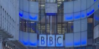 Donald Trump persiste con amenaza de demanda millonaria a la BBC .