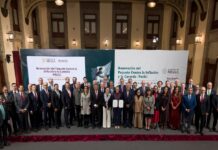 Presidenta de México suscribe renovación del Paquete contra Inflación y Carestía .