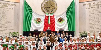 En el Congreso, reconocen a la Delfines Marching Band .
