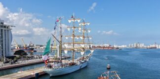 Presidenta y Gobernadora de Veracruz reciben al Cuauhtémoc y honran a cadetes fallecidos