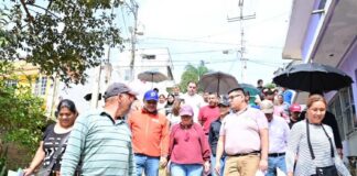 Daniela Griego, presidenta municipal electa, recorre colonias de Xalapa para escuchar a vecinos.