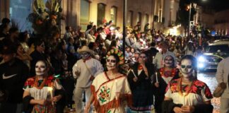 Veracruz y Zacatecas unidos por amor a las tradiciones en el Gran Desfile de Día de Muertos