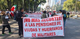 Pensionados del Ejército marchan por pensiones dignas y respeto a sus derechos.