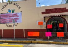 Docentes del Jardín de Niños Virginia Aguilar también protestan por descuentos salariales injustificados.