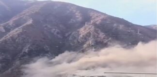 Colapso del puente Hongqi en China tras deslizamiento de tierra .