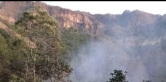 #Xalapa: CMAS repara fuga en línea de conducción de Huitizilapan por deslizamiento de tierra .