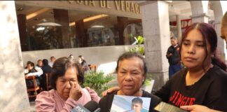 #Xalapa: Abuela solicita apoyo institucional para hallar a nieto arrastrado por el mar en Chachalacas.