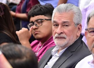 Asiste Alberto Islas a Informe de Rocío Nahle .