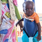 Declaran hambruna en dos ciudades sudanesas aisladas por la guerra .