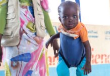 Declaran hambruna en dos ciudades sudanesas aisladas por la guerra .