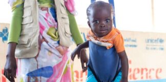 Declaran hambruna en dos ciudades sudanesas aisladas por la guerra .