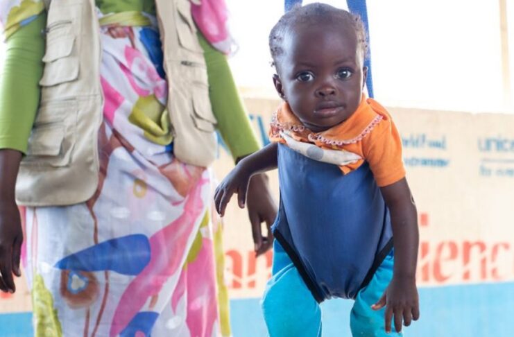 Declaran hambruna en dos ciudades sudanesas aisladas por la guerra .