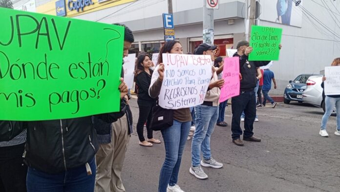 UPAV da de baja a miles de alumnos