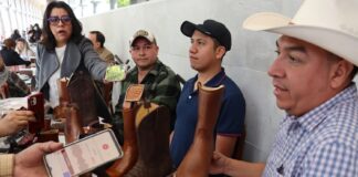 Artesanos zapateros de Naolinco visibilizan y promueven su calzado 100% hecho a mano.