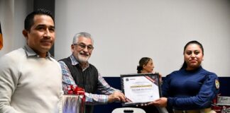 Entrega Alberto Islas reconocimientos a elementos de la Policía Municipal