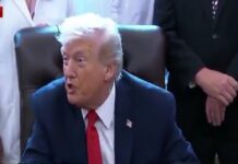 Trump afirma que no necesita permiso del Congreso para acción militar contra Venezuela.