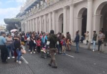 Antorchistas protestan en Plaza Lerdo por represión a comerciantes en Coatepec.