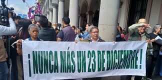 Jubiladas y jubilados de Veracruz exigen justicia a 10 años de la represión