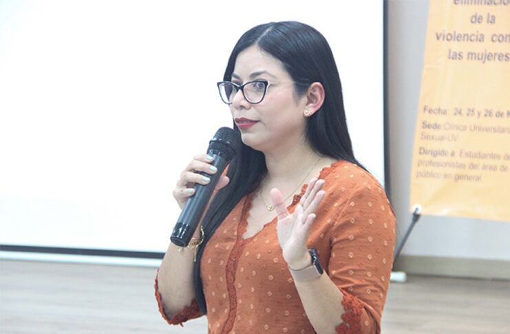 El 95 % de videos manipulados mediante IA para simular contenido sexual corresponde a mujeres.