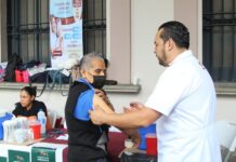 Instalan módulo de vacunación invernal en el centro; aplican dosis contra influenza, Covid-19, tétanos y hepatitis B