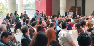 Presentan a nuevos regidores y directores de área de la administración municipal 2026–2029 en Xalapa.