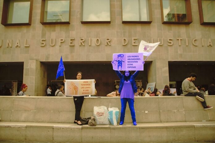 Palacio de justicia mujeres denuncias padres abusadores