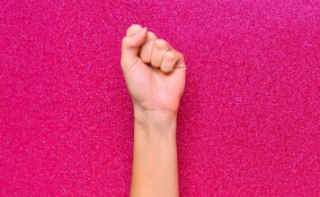 Coloquio analizó adversidad contra los estudios de género .