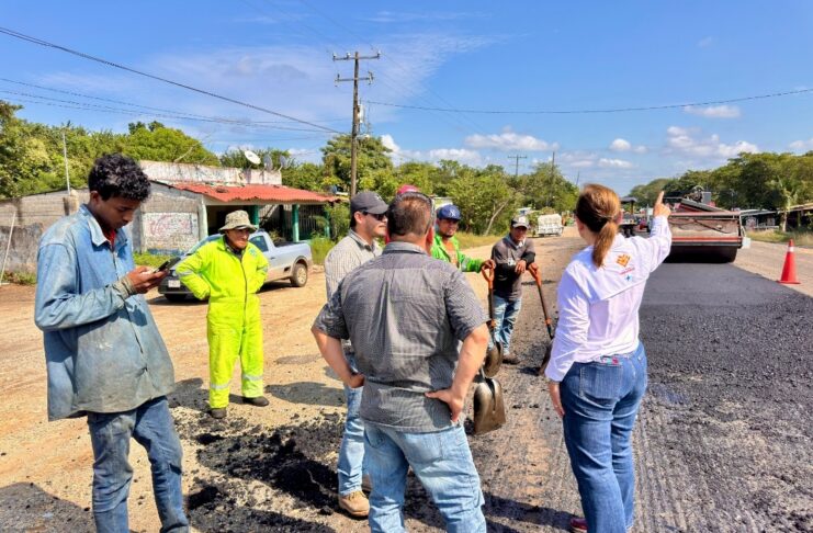Rocío Nahle supervisa avances en obras carreteras del Papaloapan y Los Tuxtlas