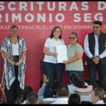 Entrega Rocío Nahle 336 escrituras del programa Patrimonio Seguro en Alvarado.
