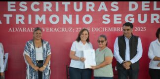 Entrega Rocío Nahle 336 escrituras del programa Patrimonio Seguro en Alvarado.
