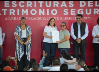 Entrega Rocío Nahle 336 escrituras del programa Patrimonio Seguro en Alvarado.