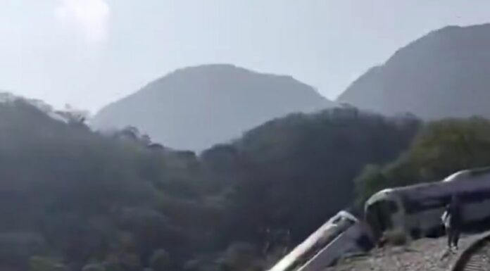 Descarrilamiento del Tren Interoceánico en Oaxaca deja al menos 15 personas lesionadas .