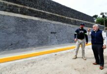 Entrega Alberto Islas muro de contención en la 21 de Marzo.