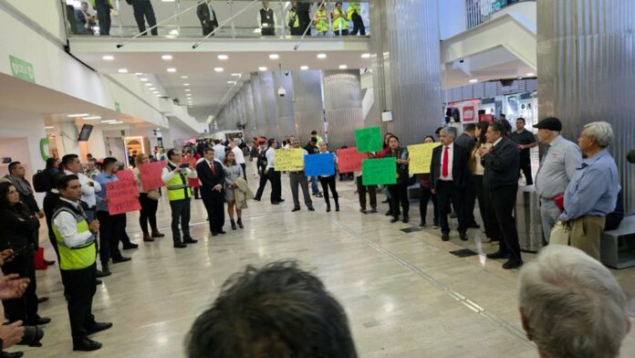 Taxistas en AICM CDMX