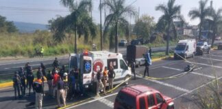 Muere trabajadora de la SSP por violento accidente en carretera Xalapa–Veracruz.