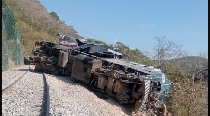 “La ayuda primero la dimos los de la comunidad”, aseguran pobladores de Chívela tras descarrilamiento de tren interoceánico