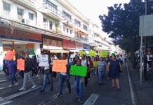Docentes y alumnos de la UPAV protestan para denunciar adeudos salariales