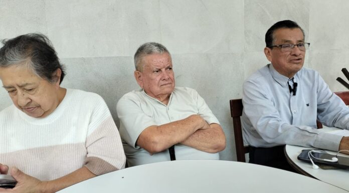 Vecinos de Urban Center acusan incumplimiento de autoridades por permanencia de tianguis