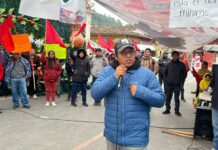 Comerciantes ambulantes de Antorcha acuerdan levantar plantón en Coatepec.