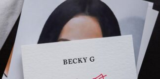 Becky G lanza “Hablamos Mañana” como regalo de Navidad .