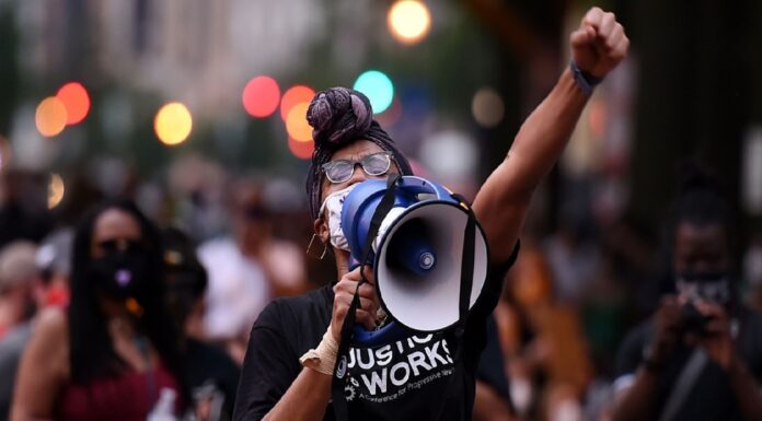 Hace 60 años, el mundo intentó prohibir la discriminación racial. Hoy sigue siendo necesaria la acción global