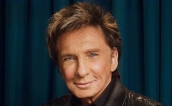 La fotografía de Barry Manilow con la cual da alentadoras noticias .