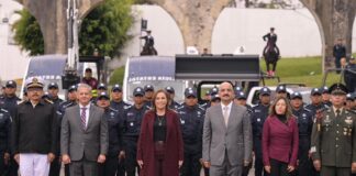 Asiste Congreso a Graduación y Jura de Bandera de policías estatales.