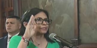 Delcy Rodríguez ordena la expulsión de diplomáticos franceses tras apoyo de Macron a invasión de Trump